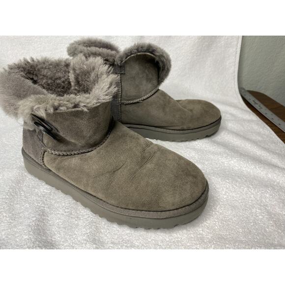UGG Classic Mini Bailey Button Boots Women's 9 Bling Gray Sheepskin Suede Fur - Picture 1 of 11